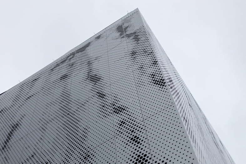 Vecka 4_perforerad plåt aluminium_bild 4.jpg
